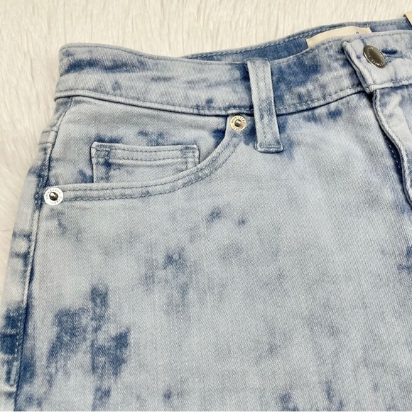 NEW Universal Thread High Rise Midi Shorts Denim Acid Wash Jean Shorts Size 8 - Picture 4 of 9